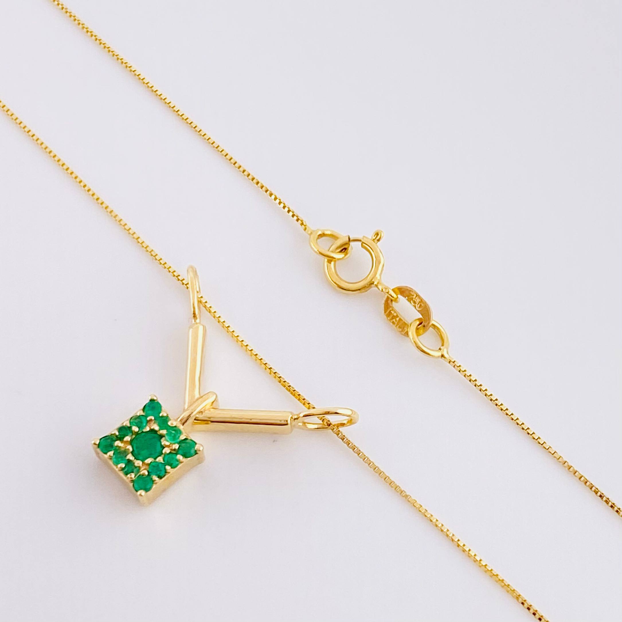 Set Cadena Veneciana + Dije Cuadrado Esmeralda 23Pts / 1.9 g / 17 3/4 in Oro Amarillo 18K (Joya) (A.C)