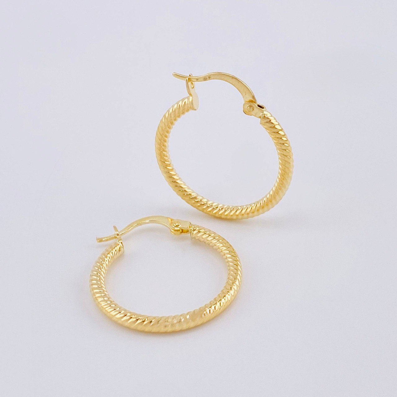 Candongas Lucy 1.5gr / 1 in / Oro Amarillo 18K *
