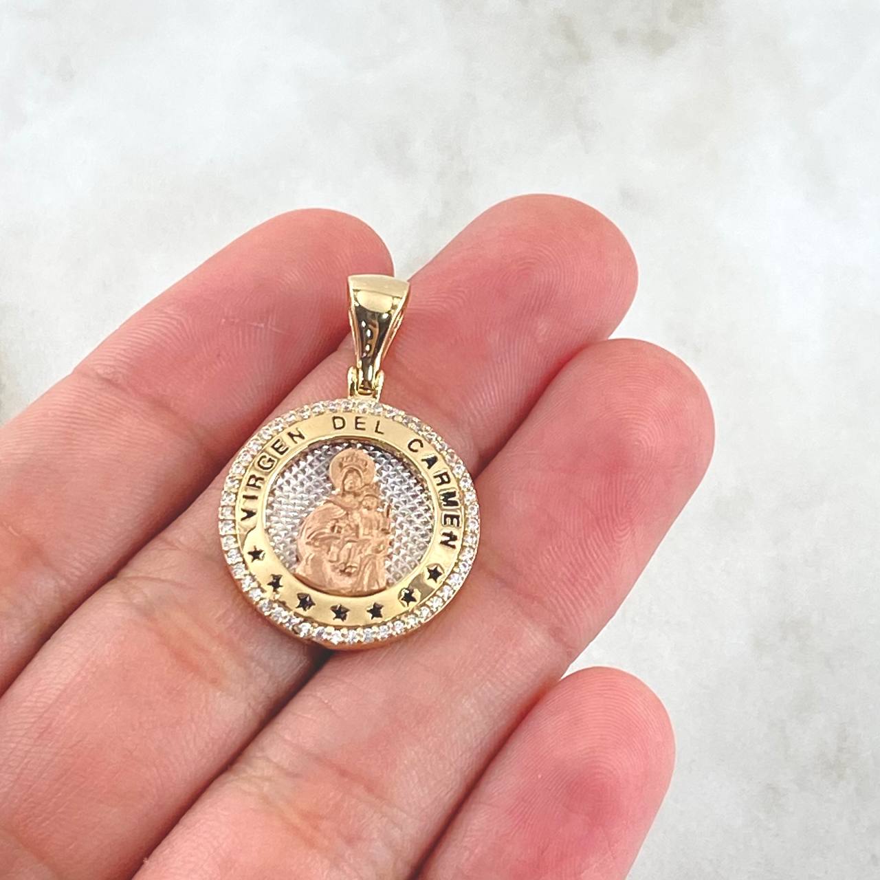 Dije Virgen del Carmen  4.7gr / 3.6cm / Circones Blancos Tres Oros 18K *