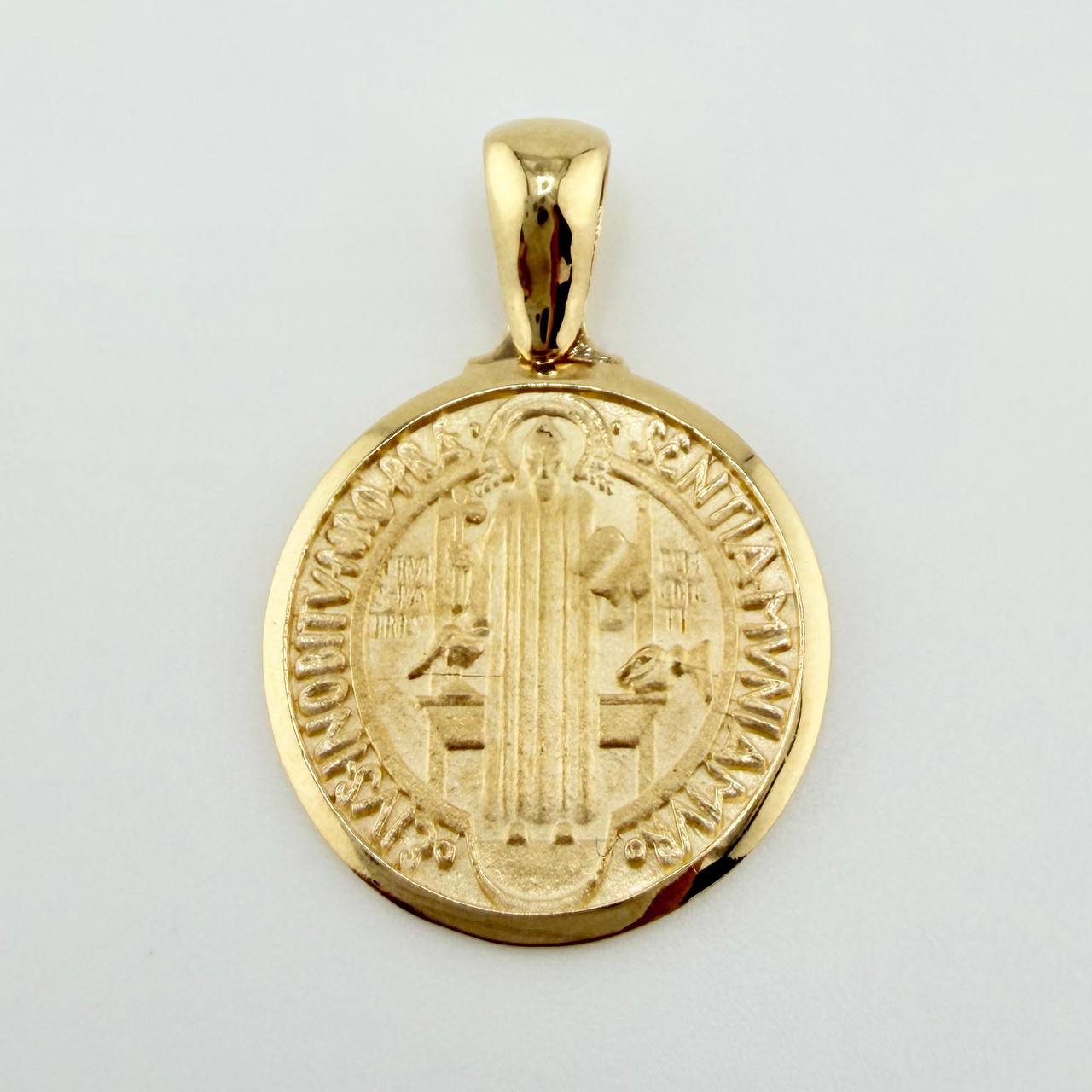 Saint Benedict Pendant 4.8gr / 1 1/4 in / Yellow Gold 18K
