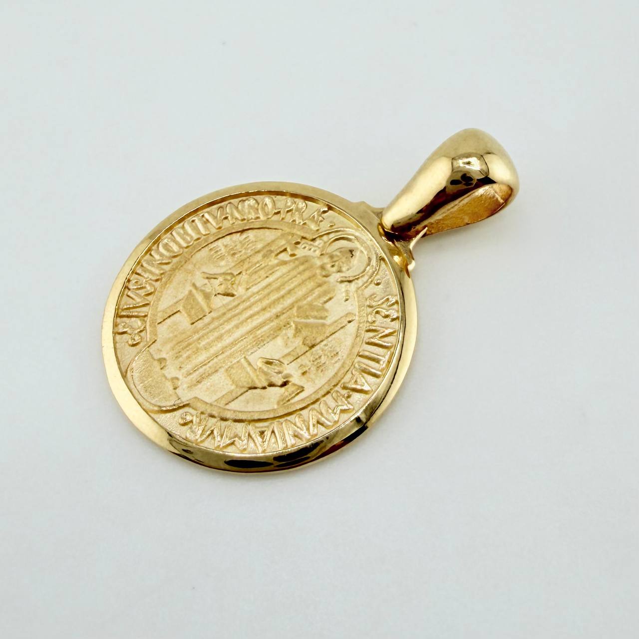 Saint Benedict Pendant 4.8gr / 1 1/4 in / Yellow Gold 18K