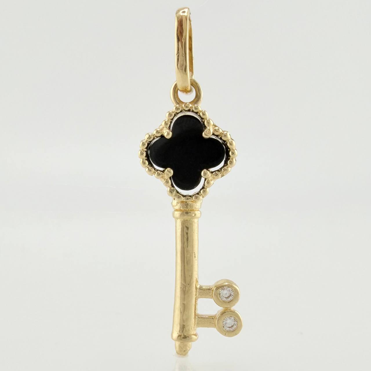 Dije Llave Trebol Negro 1.5gr / 1 in / Oro Amarillo 18K