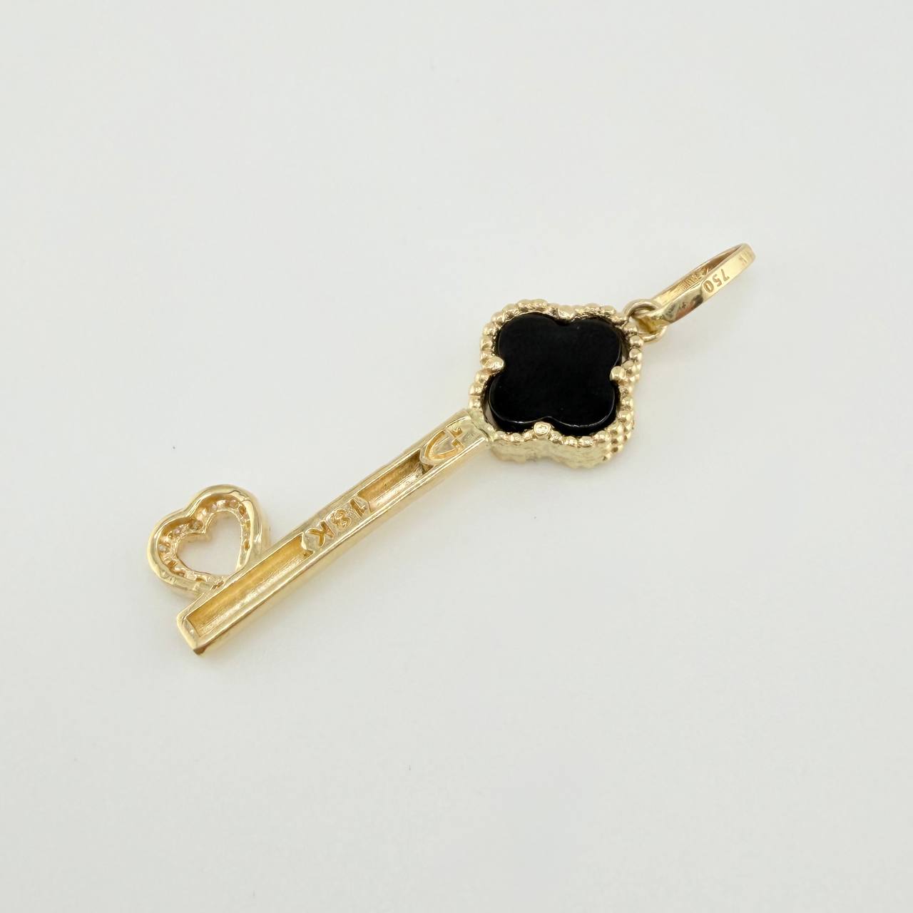 Dije Llave Trebol Negro 2.4gr / 1 1/2 in / Oro Amarillo Nac.Esp. 18K