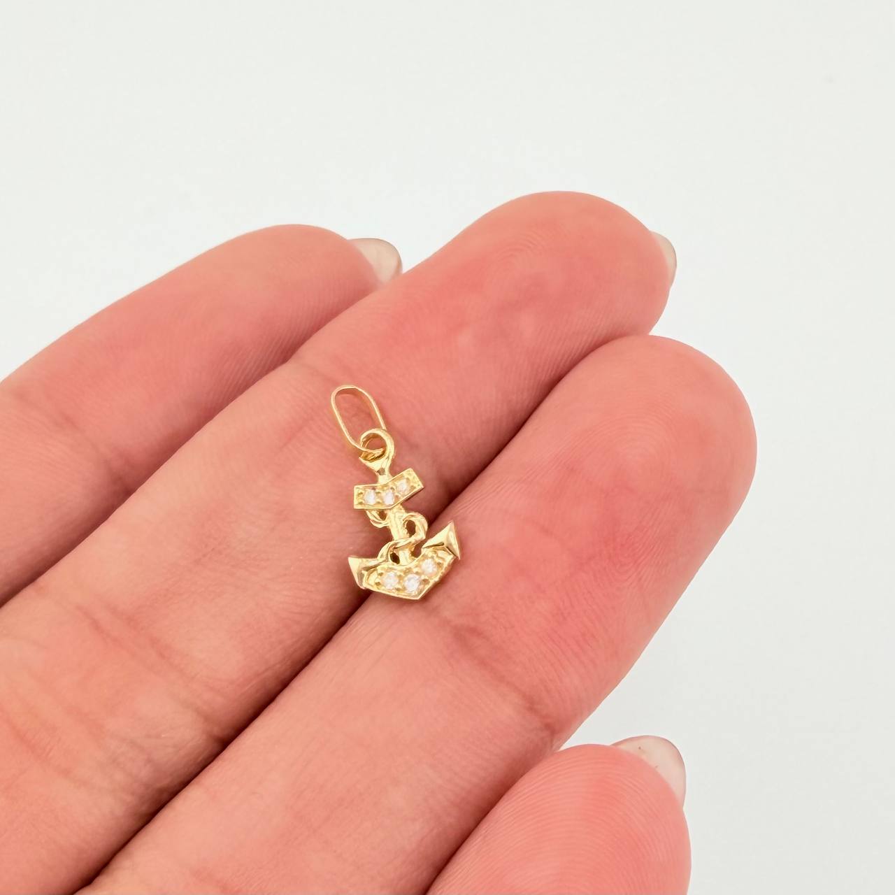 Dije Ancla 0.35gr / 1/2 in / Oro Amarillo 18K