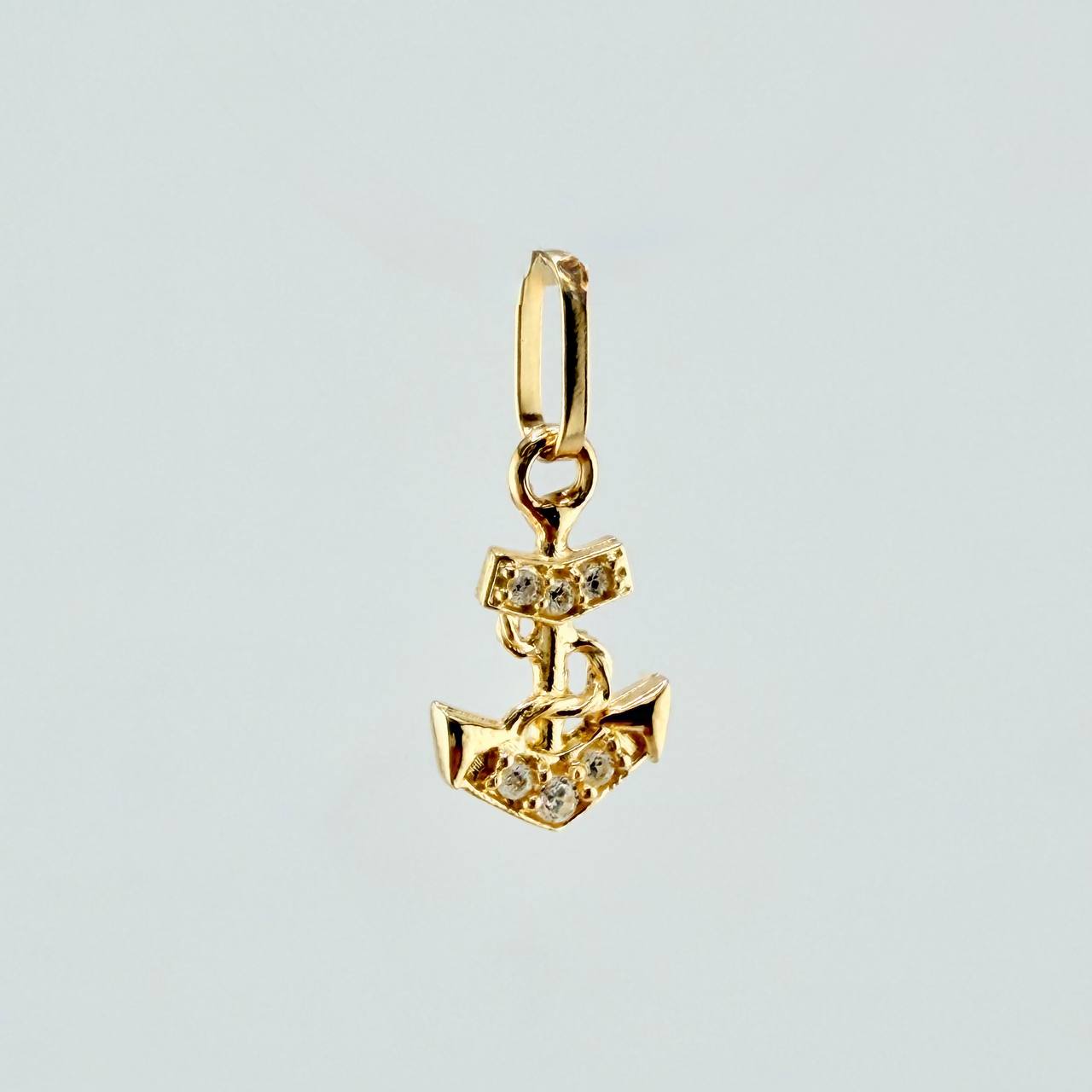 Dije Ancla 0.35gr / 1/2 in / Oro Amarillo 18K