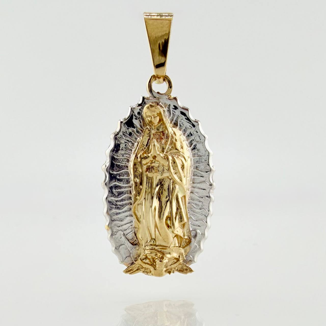 Dije Virgen Guadalupe 2.7gr / 1 1/2 in / Dos Oros Amarillo Blanco 18K