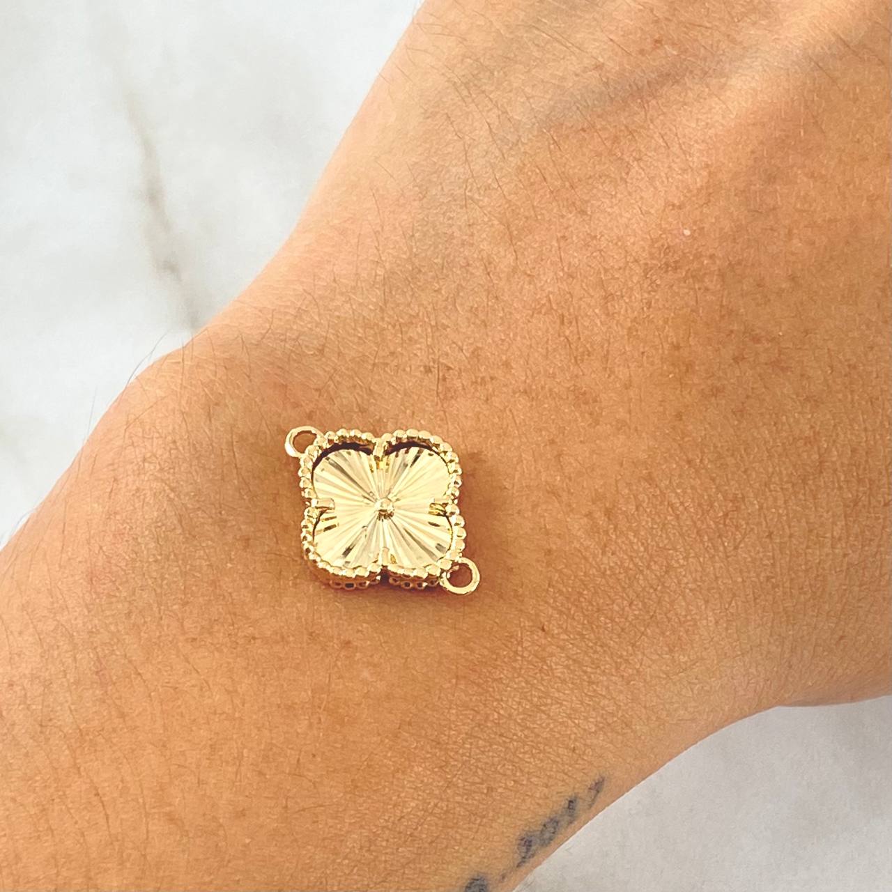 Charm Clover 2gr / 0.8in / Bordered 18K Gold ©