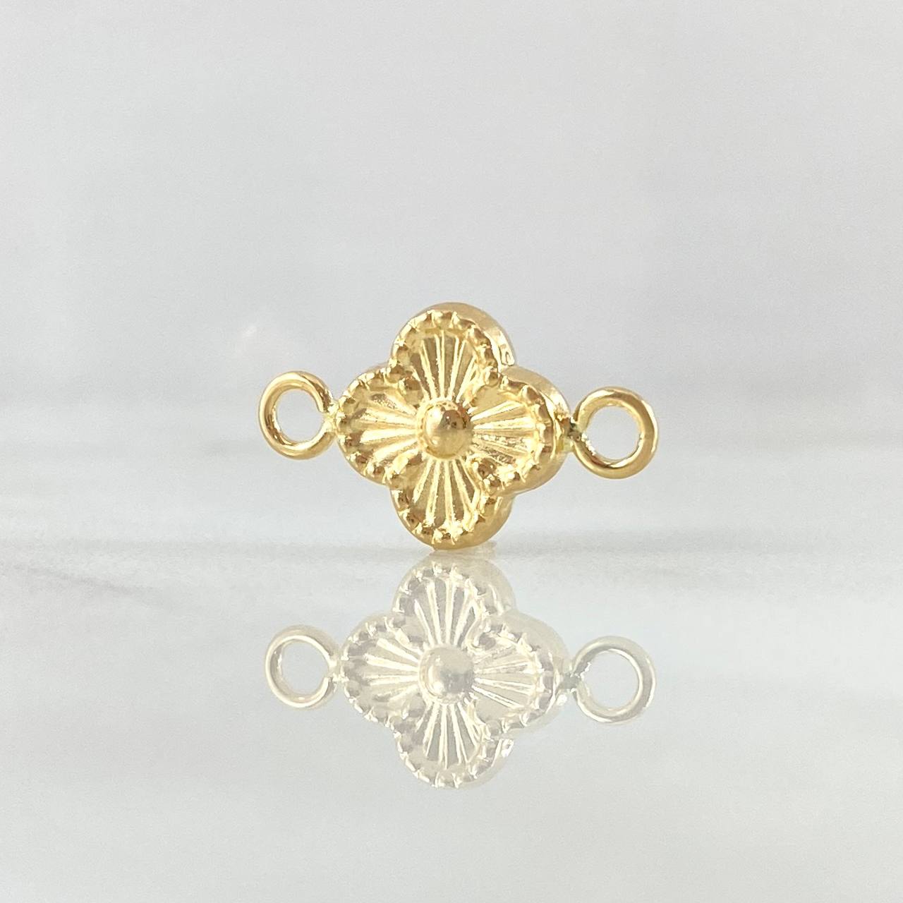 Herraje Trebol 0.5gr / 1.5cm / Bordeado Oro Amarillo 18K ©