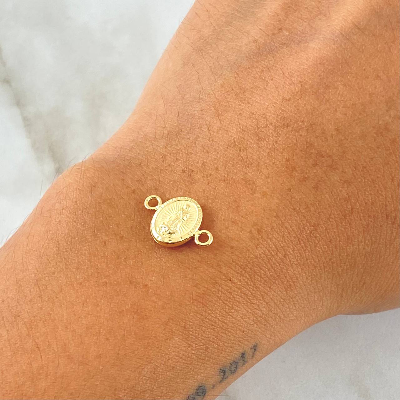 Charm Virgin Guadalupe 0.5gr / 0.6in / Oval-Stamped 18K Gold ©
