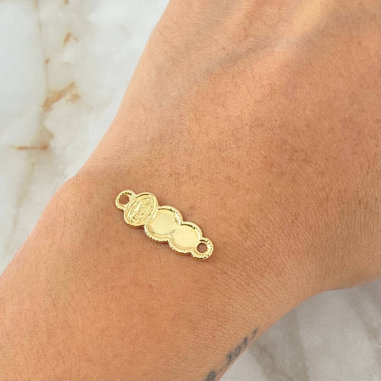 Charm Nuble Plate 0.6gr / 0.9in / Virgin Guadalupe Bordered 18K Gold ©