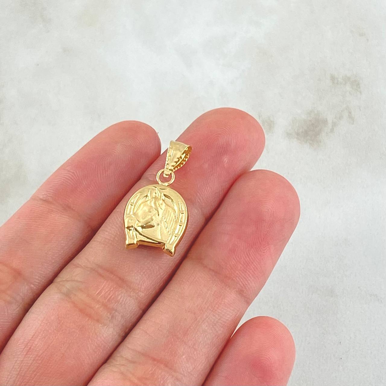 Dije Herradura Caballo 0.9gr / 2cm / Troquelado Oro Amarillo 18K *