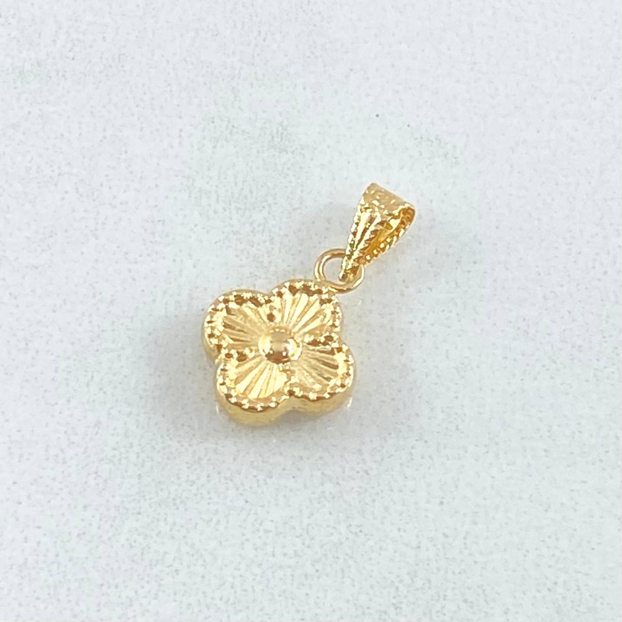 Pendant Clover 0.45gr / 0.6in / Die-cut 18K Gold