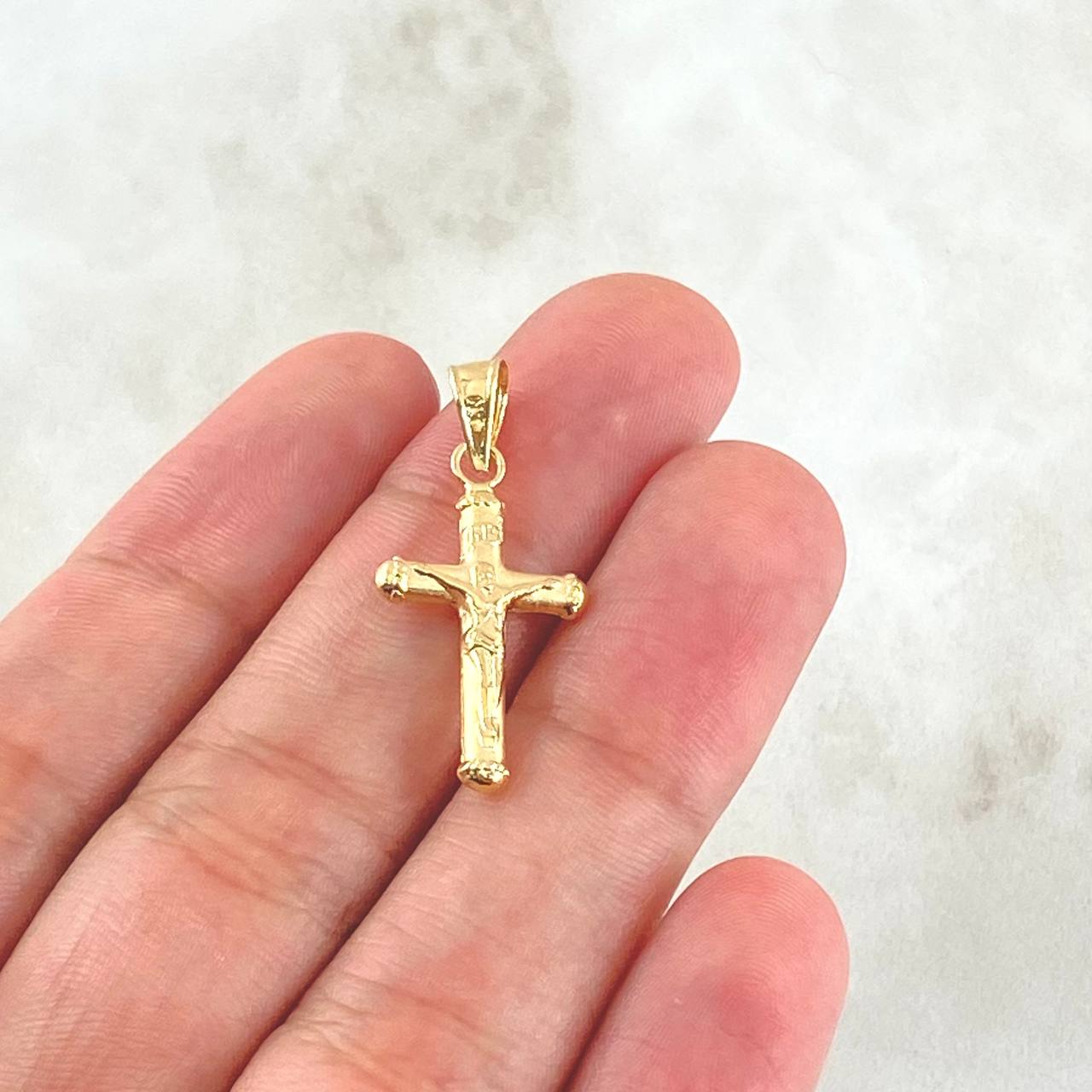 Dije Cruz Cristo 0.7gr / 2.8cm / Puntas Bordeadas Oro Amarillo 18K ©