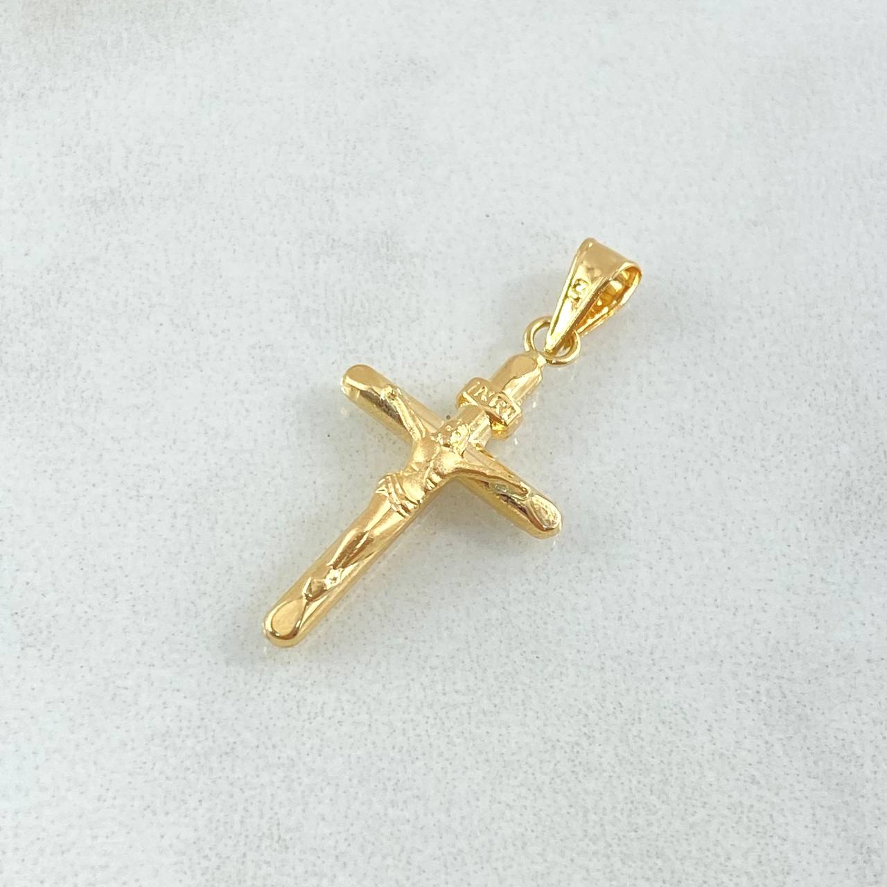 Dije Cruz Cristo 0.75gr / 2.7cm / Puntas Planas Oro Amarillo 18K ©