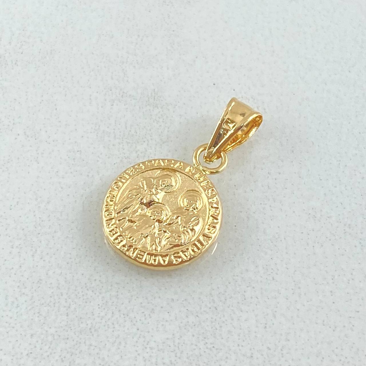 Dije Sagrada Familia 0.5gr / 1.7cm / Oro 18K