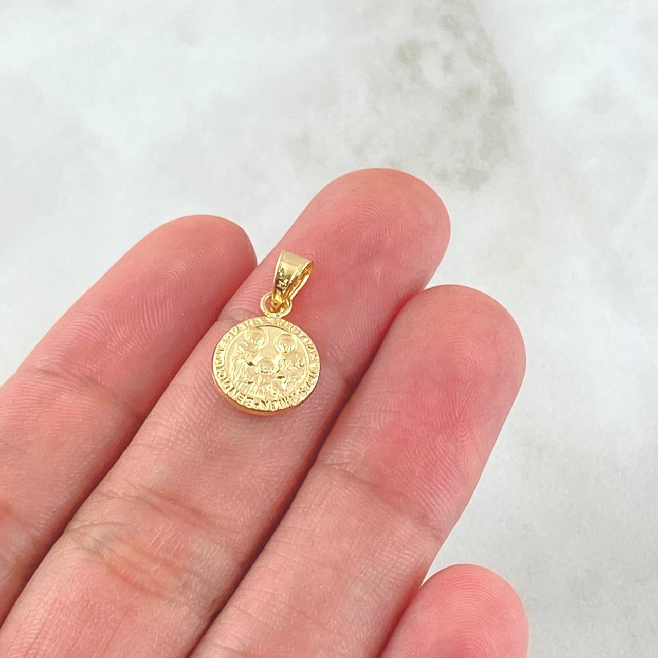 Dije Sagrada Familia 0.5gr / 1.7cm / Cargador Liso Oro Amarillo 18K ©