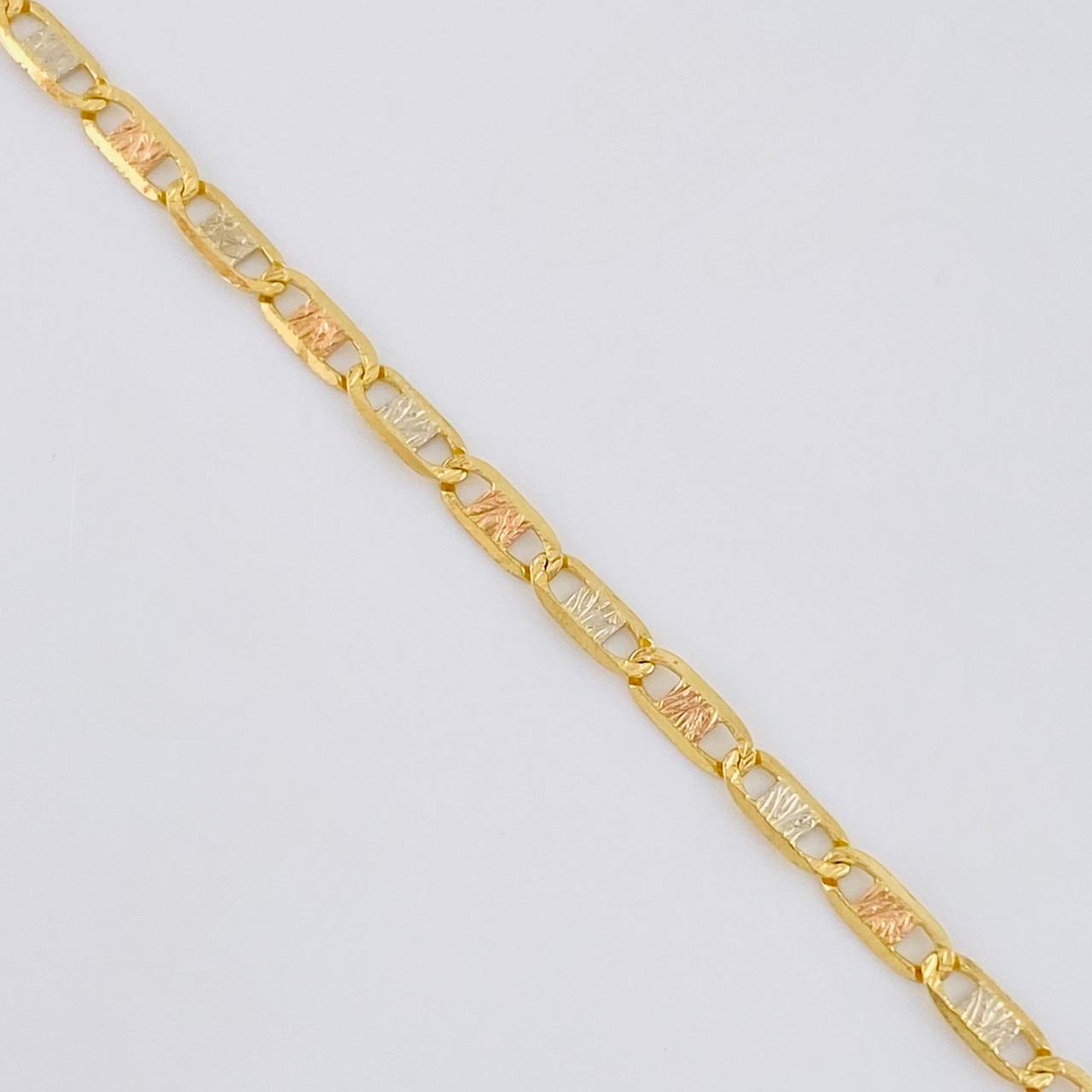 Cadena Escalera Plana 5.9 g / 23 3/4 in / 3.4 mm Tres Oros 18K