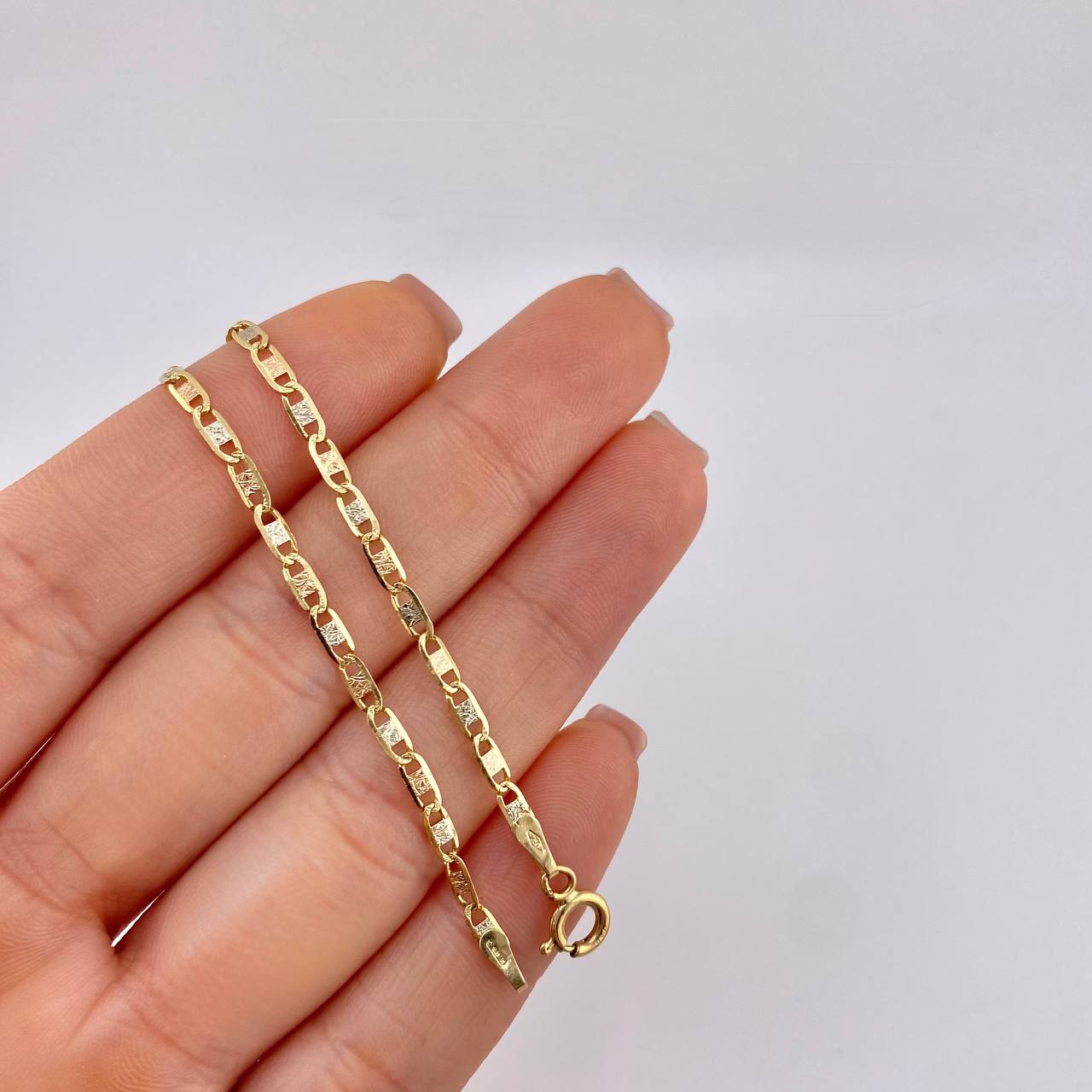 Cadena Escalera Plana 5.9 g / 23 3/4 in / 3.4 mm Tres Oros 18K