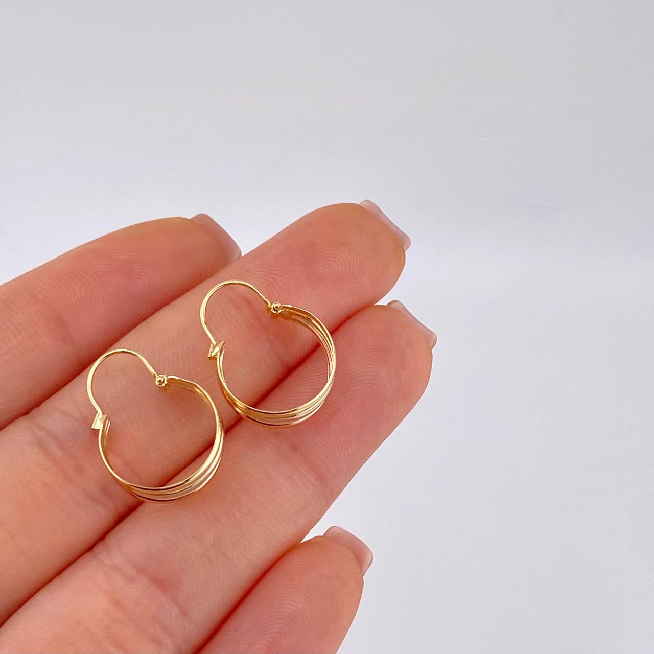 Hoop Earrings Ash Three Lines 1.2 g / 3/4 in Three Golds 18K
