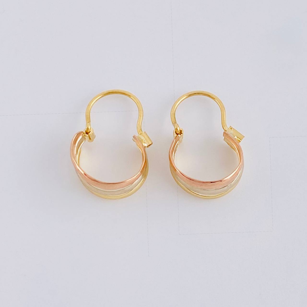 Candongas Ash Tres Lineas 0.85 g / 1/2 in Tres Oros 18K
