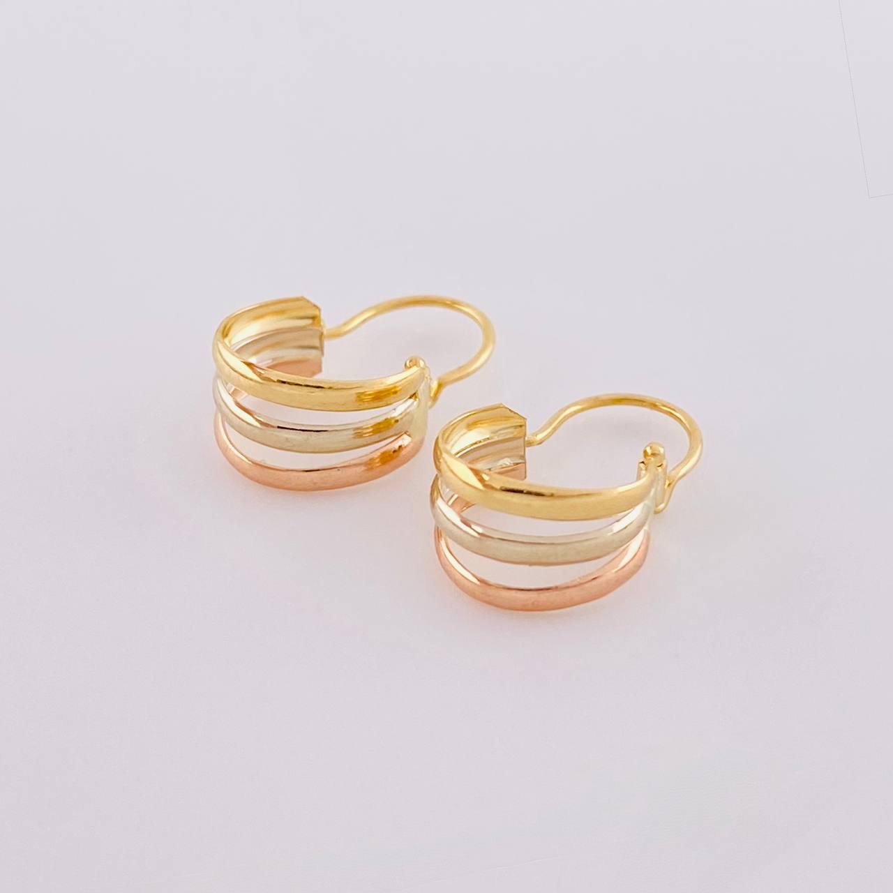 Candongas Ash Tres Lineas 0.85 g / 1/2 in Tres Oros 18K