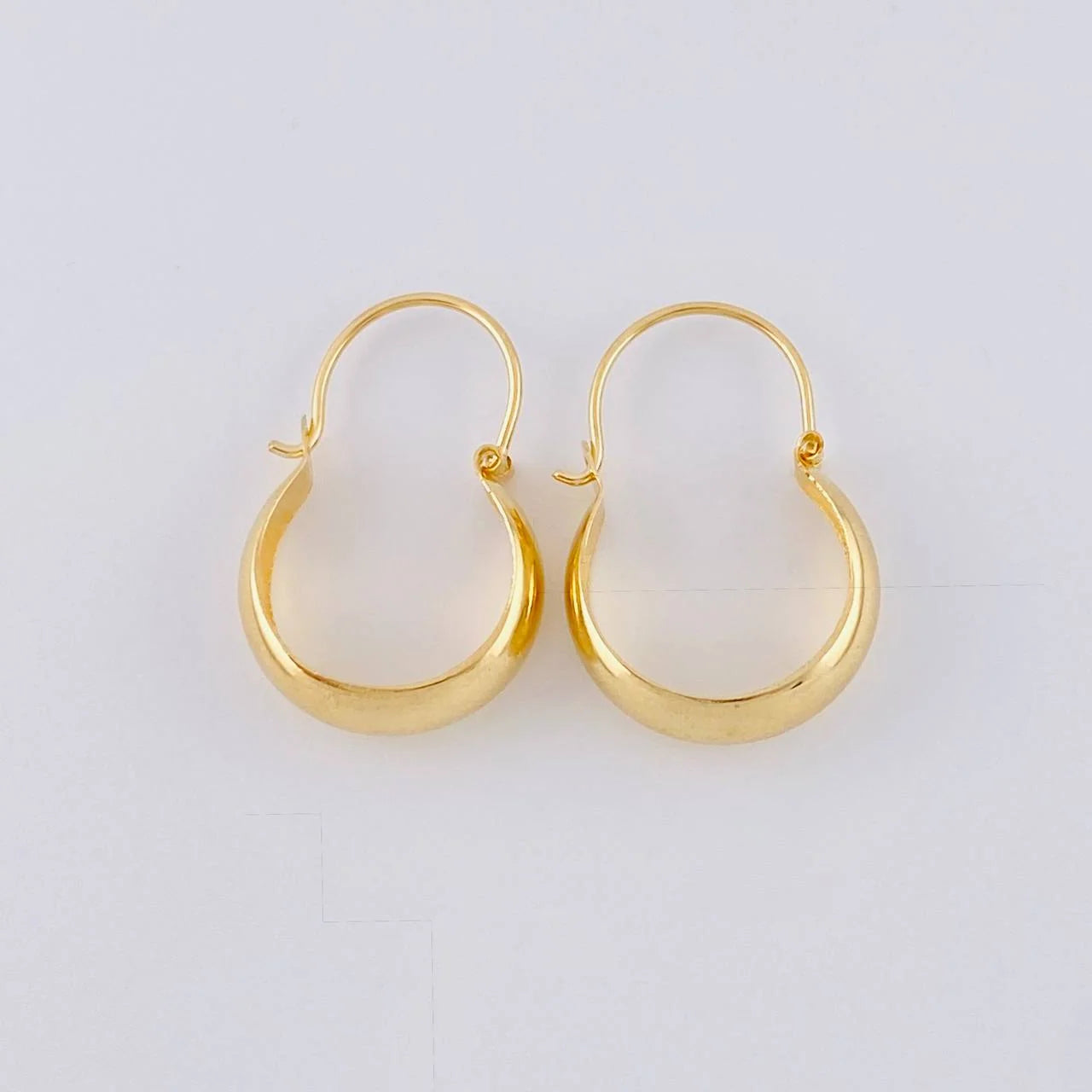Hoop Earrings Ash 0.95g / 3/4 in 18K Yellow Gold