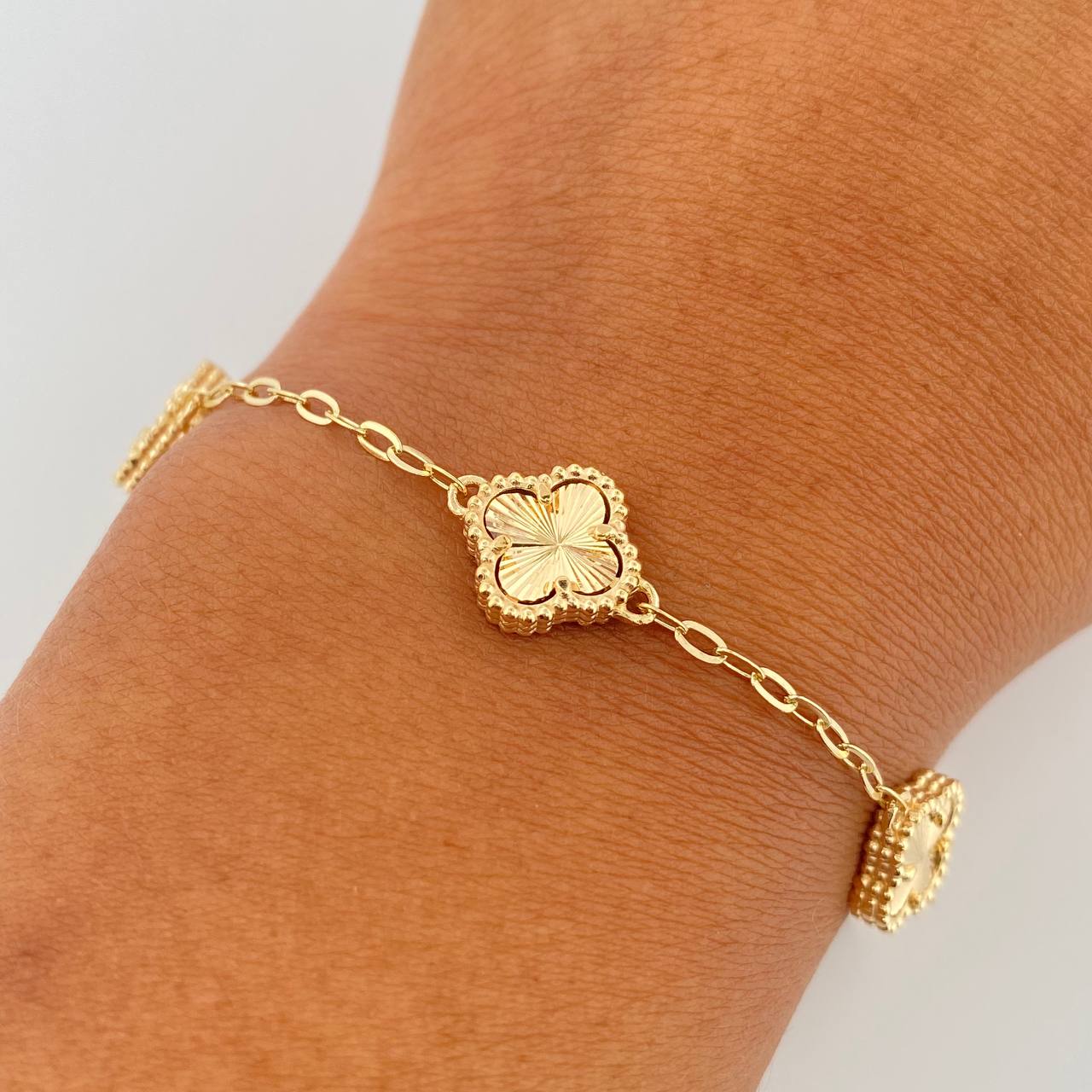 Clover Bracelet 4.7gr / 17.5cm-19cm / 1.8mm Diamond Cut 18K Yellow Gold &