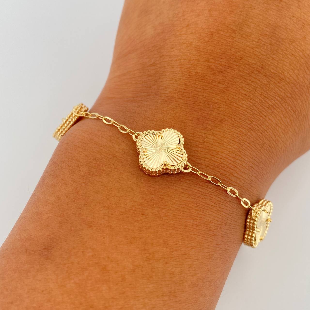 Pulso Trebol 5.9gr / 17cm-19cm / 1.8mm Diamantado Oro Amarillo 18K &