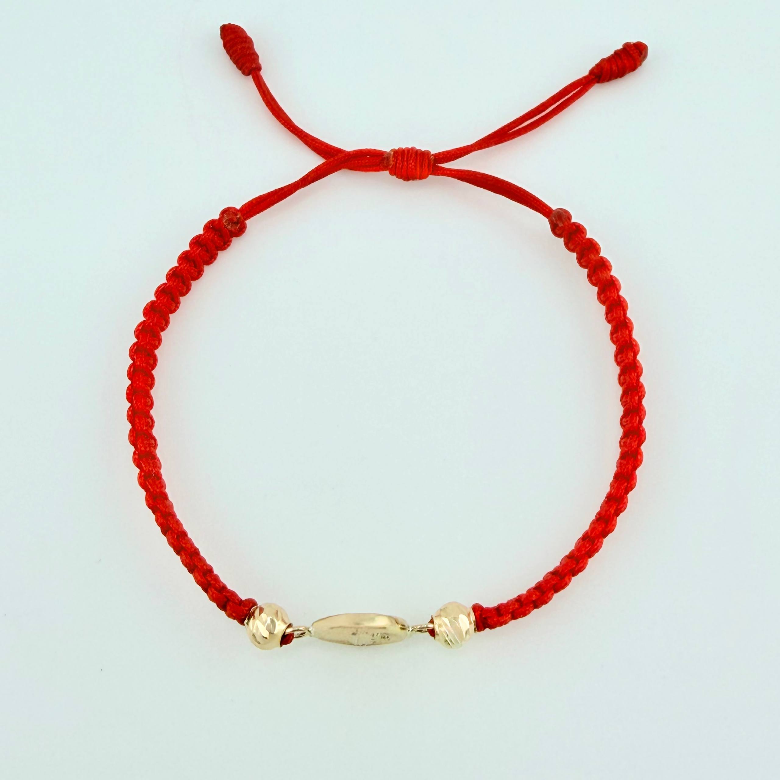 Pulsera Roja San Benito Bolas Diamantadas 2und / Oro Amarillo 18K ©