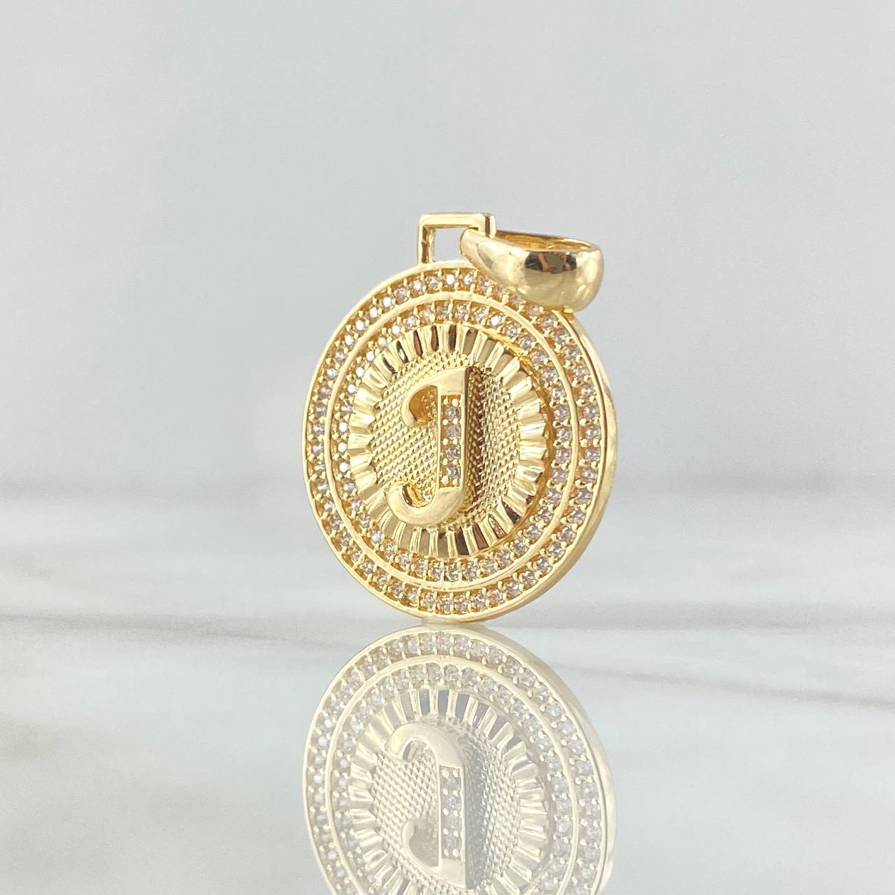 Dije Medalla Letra J 4.75gr / 3.1cm / Circones Blancos Oro Amarillo 18K *