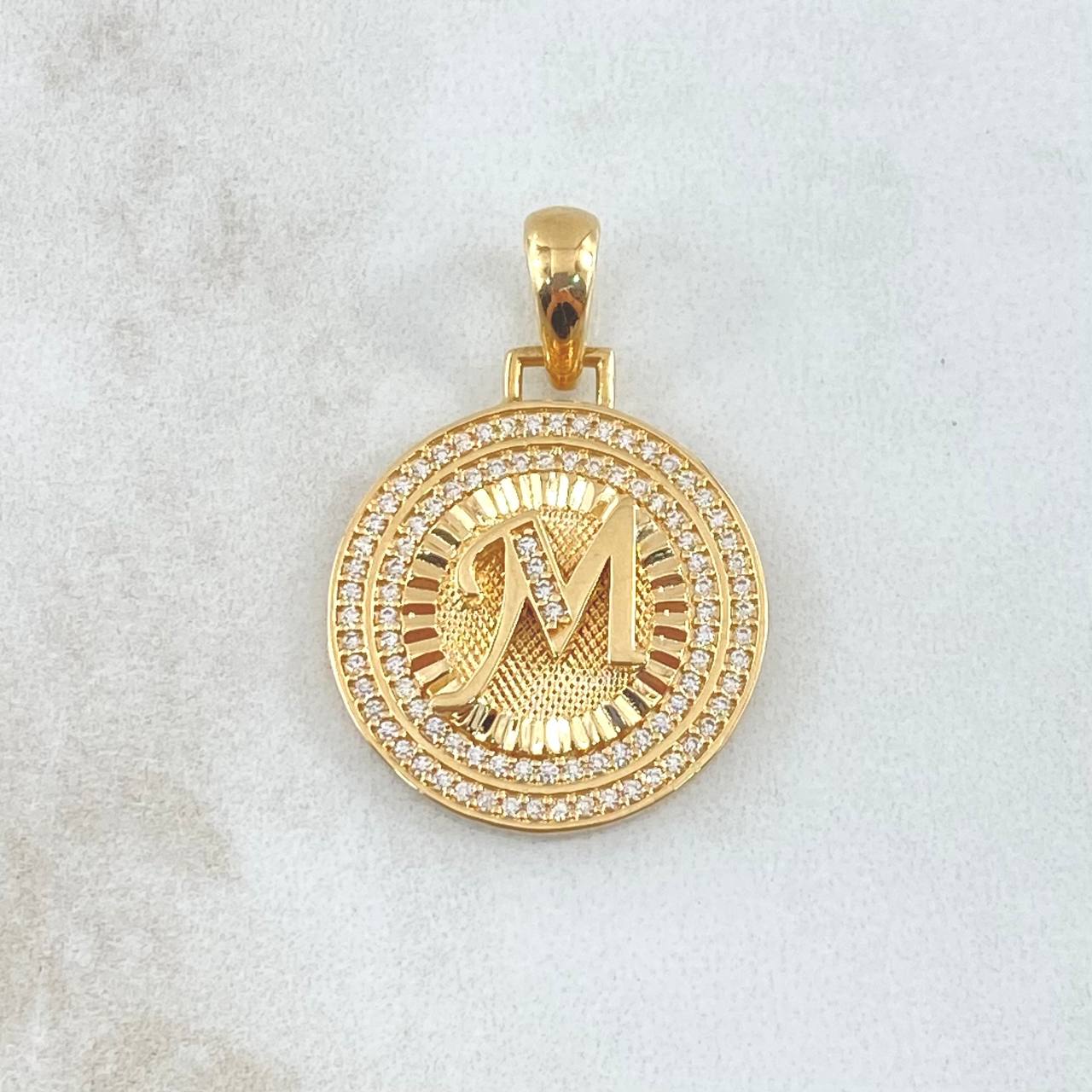 Dije Medalla Letra M 4.7g / 1 1/4 in Oro Amarillo 18K