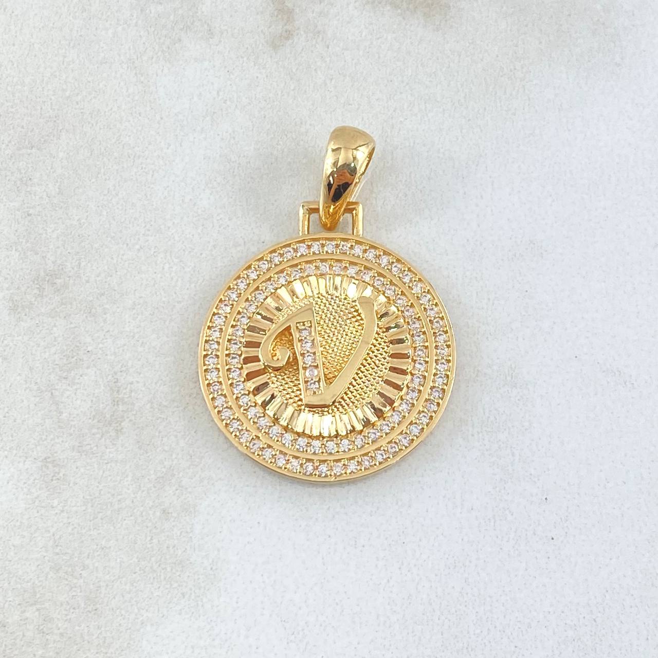 Pendant Letter V Medal 4.85gr / 3.1cm / White Zircons 18K Yellow Gold *