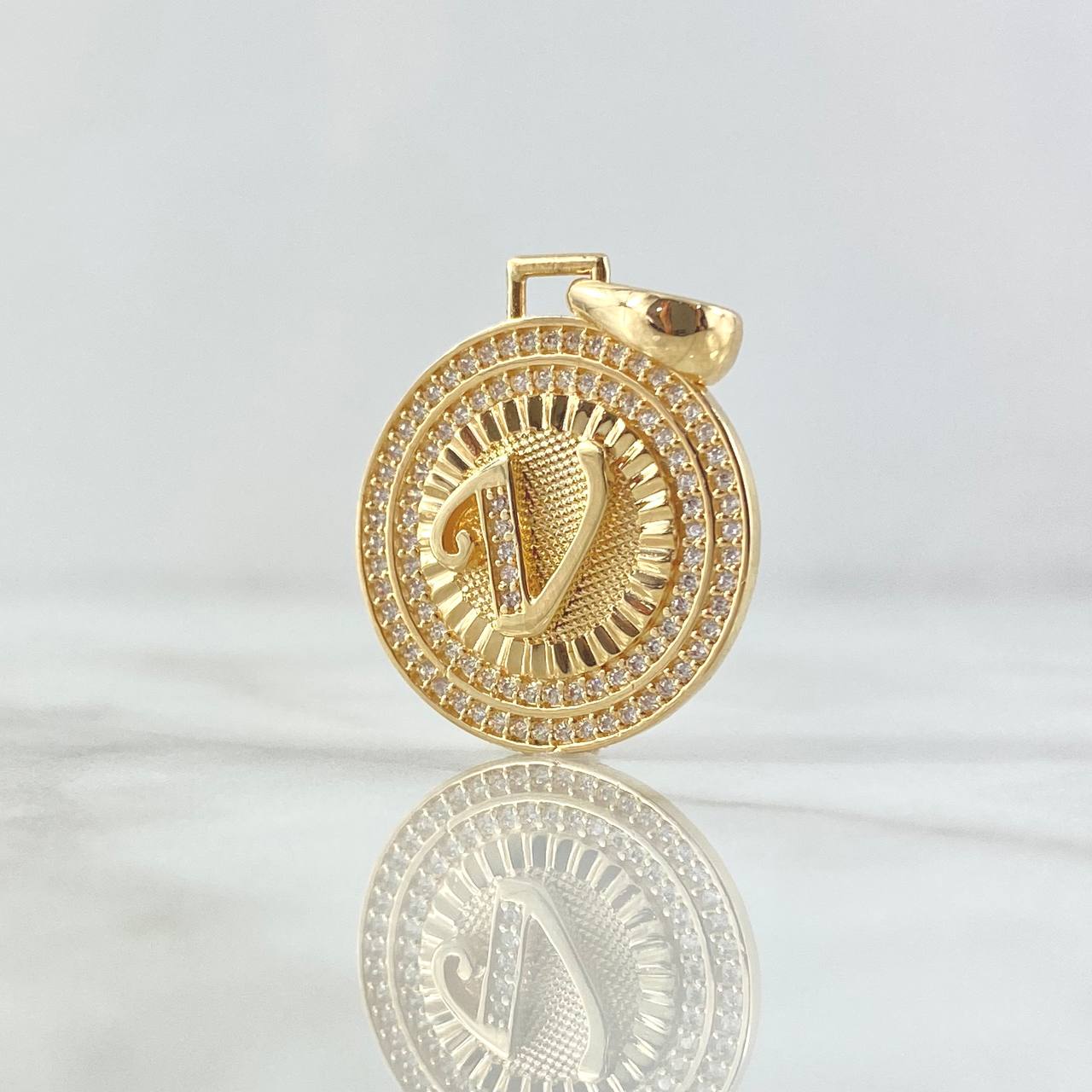 Pendant Letter V Medal 4.85gr / 3.1cm / White Zircons 18K Yellow Gold *