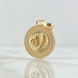 Dije Medalla Letra V 4.5g / 1 1/4 in Oro Amarillo 18K