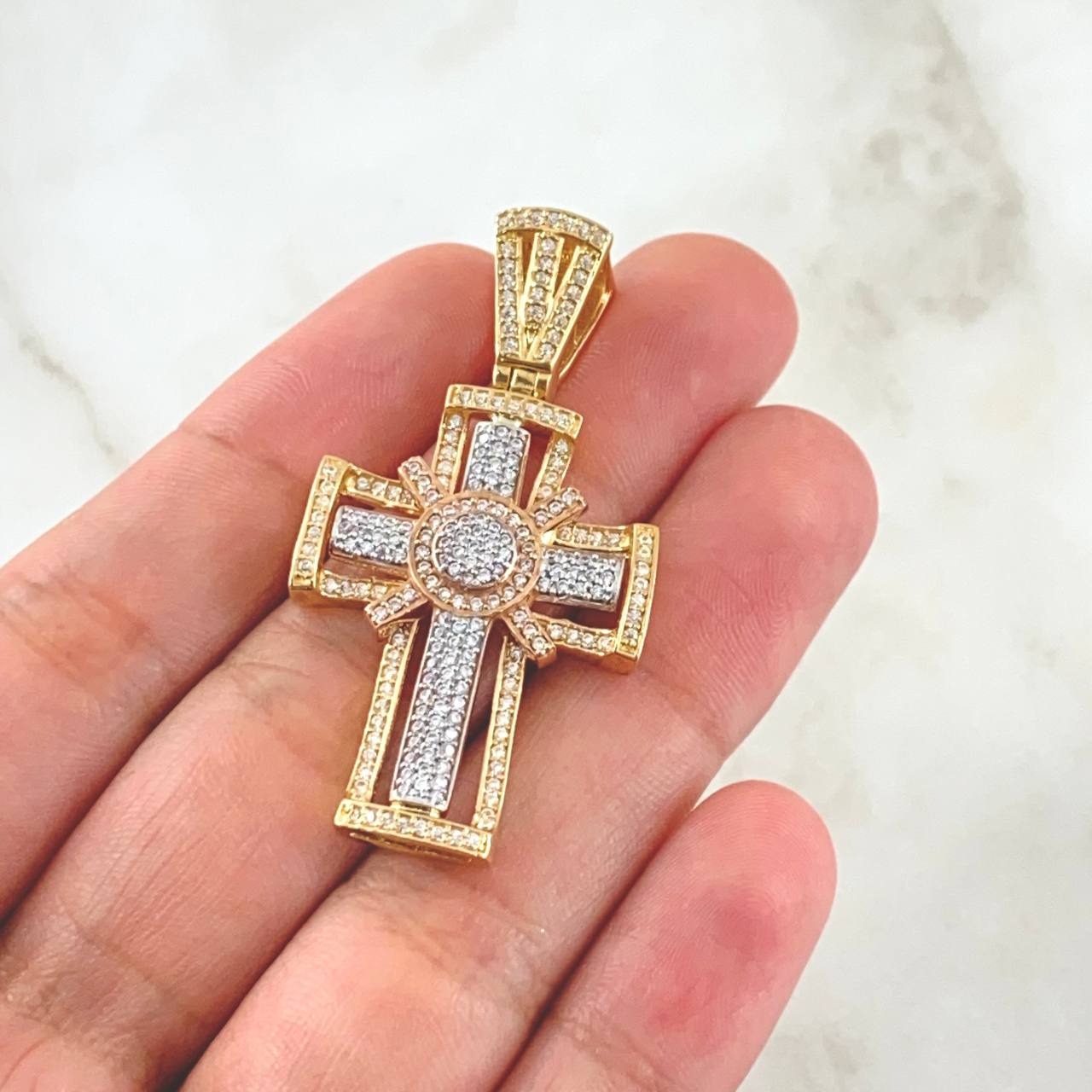 Pendant Sacred Cross Bastion 9.45gr / 4.7cm / White Zirconia Three 18K Golds *
