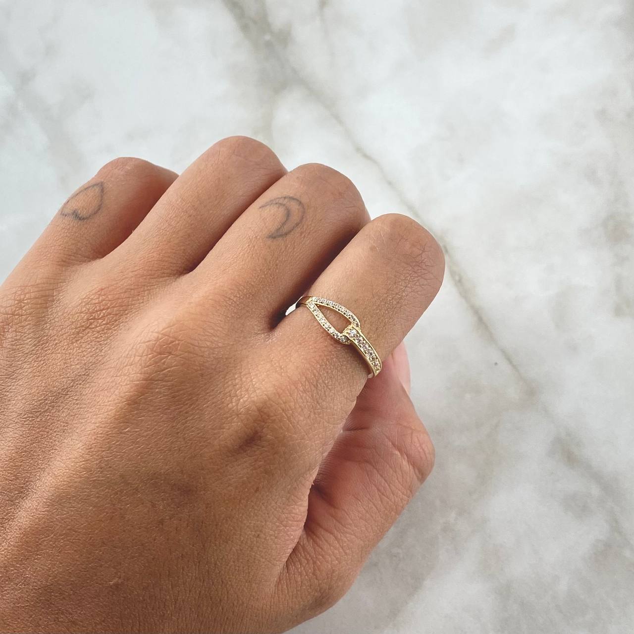 Knot Loop Ring 1.7gr / Size 6 3/4 / White Zircons 18K Yellow Gold ©