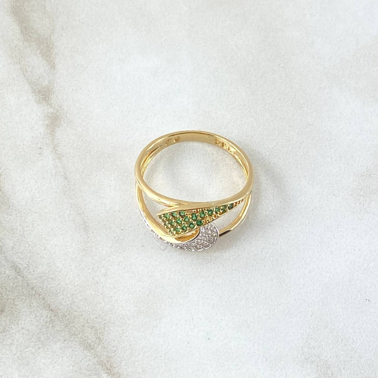 Curved Hug Ring 2.8gr / Size 6 / White Zircons Green Yellow Gold 18K *