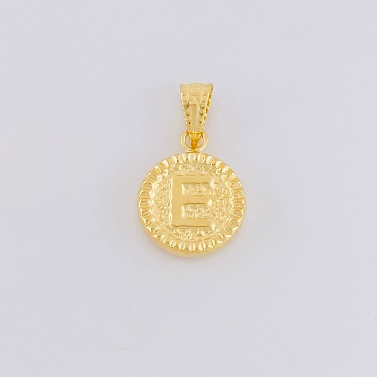 Pendant Letter E Framed Border 0.55g / 3/4 in Yellow Gold 18K