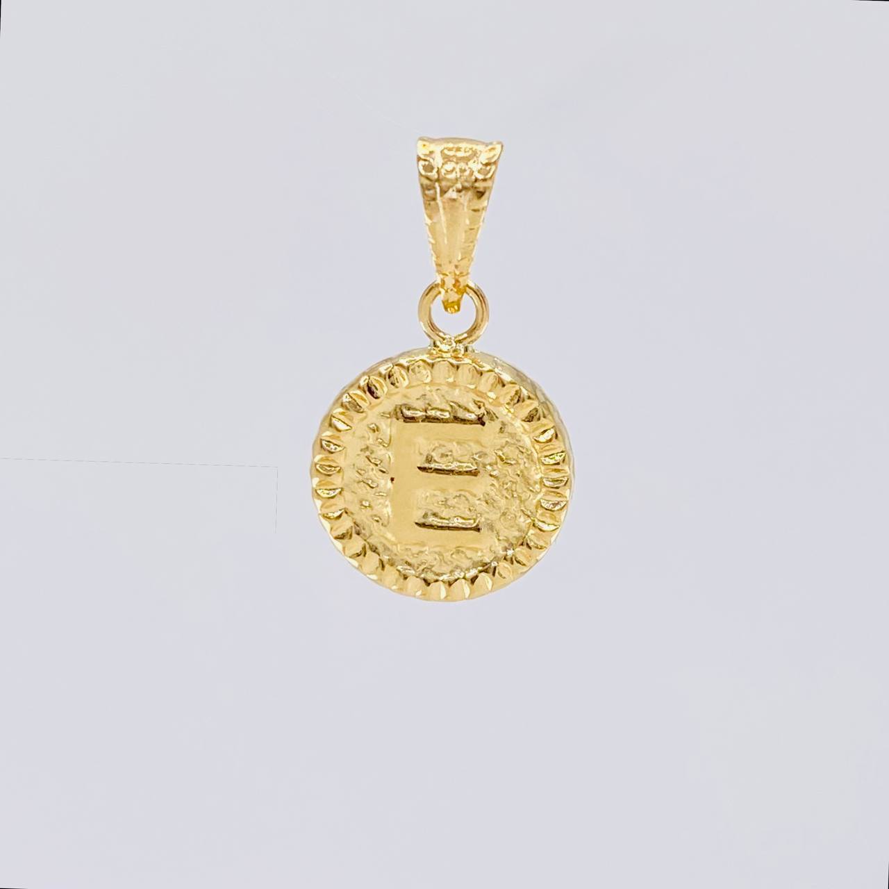 Pendant Letter E Framed Border 0.55g / 3/4 in Yellow Gold 18K
