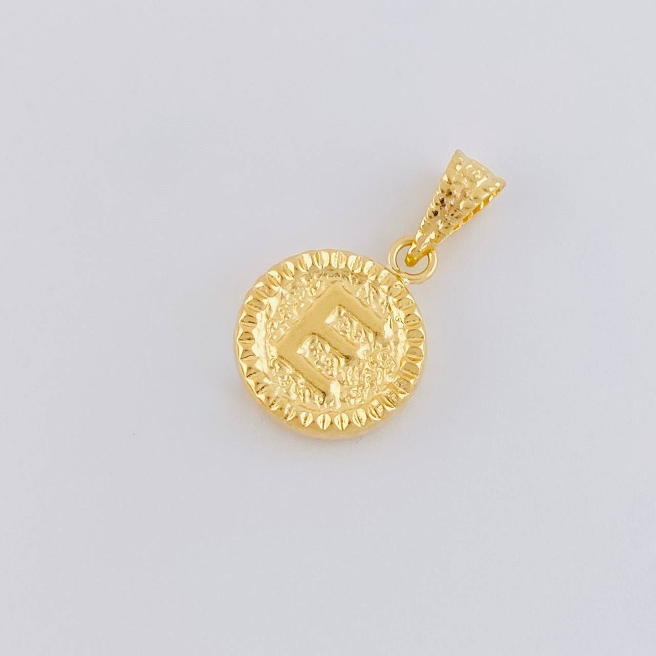 Pendant Letter E Framed Border 0.55g / 3/4 in Yellow Gold 18K