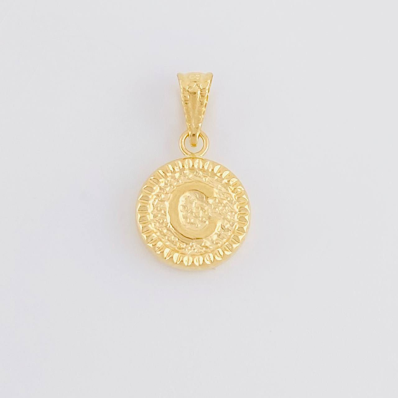 Pendant Letter C Framed Border 0.55g / 3/4 in Yellow Gold 18K