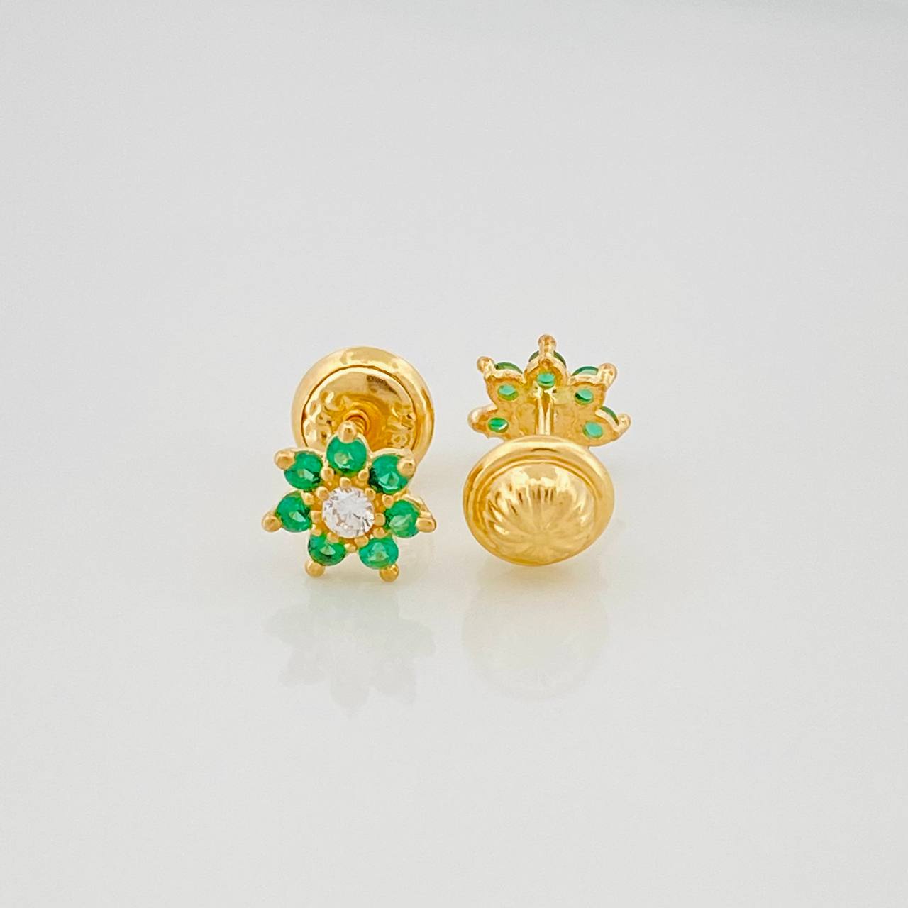 Topos Flor 0.9 g / in / 6.7 mm Oro Amarillo 18K