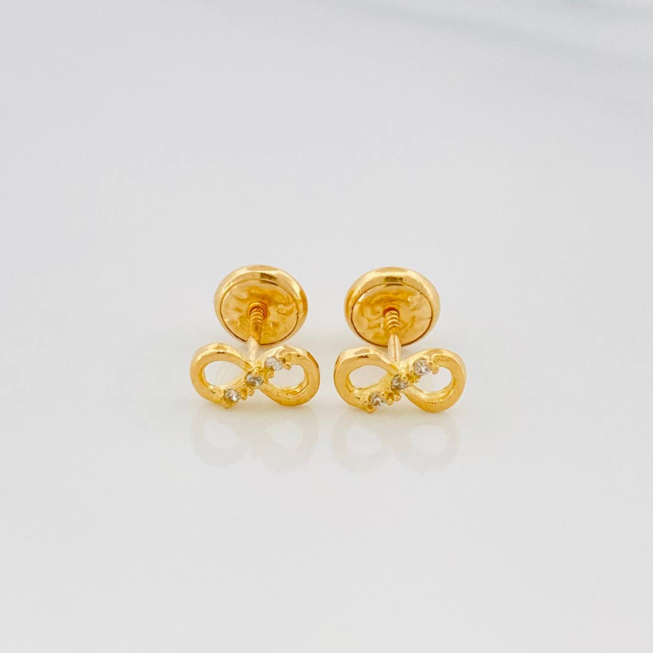 Stud Earrings Infinite 0.8 g / in / 5.8 mm Yellow Gold 18K