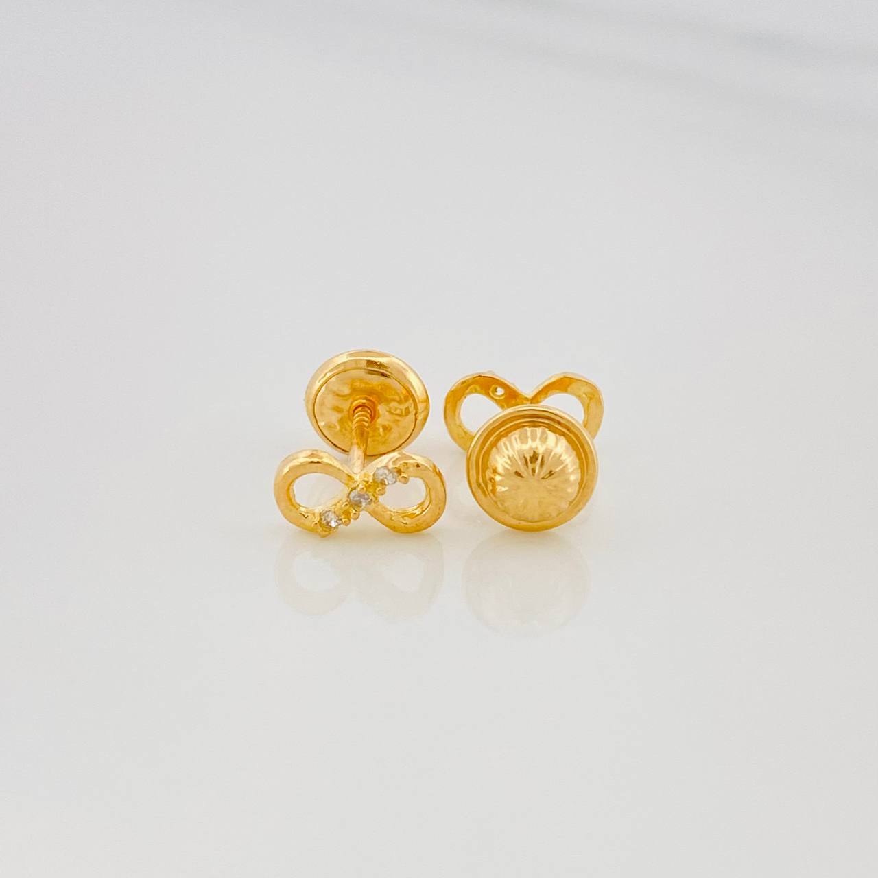 Stud Earrings Infinite 0.8 g / in / 5.8 mm Yellow Gold 18K