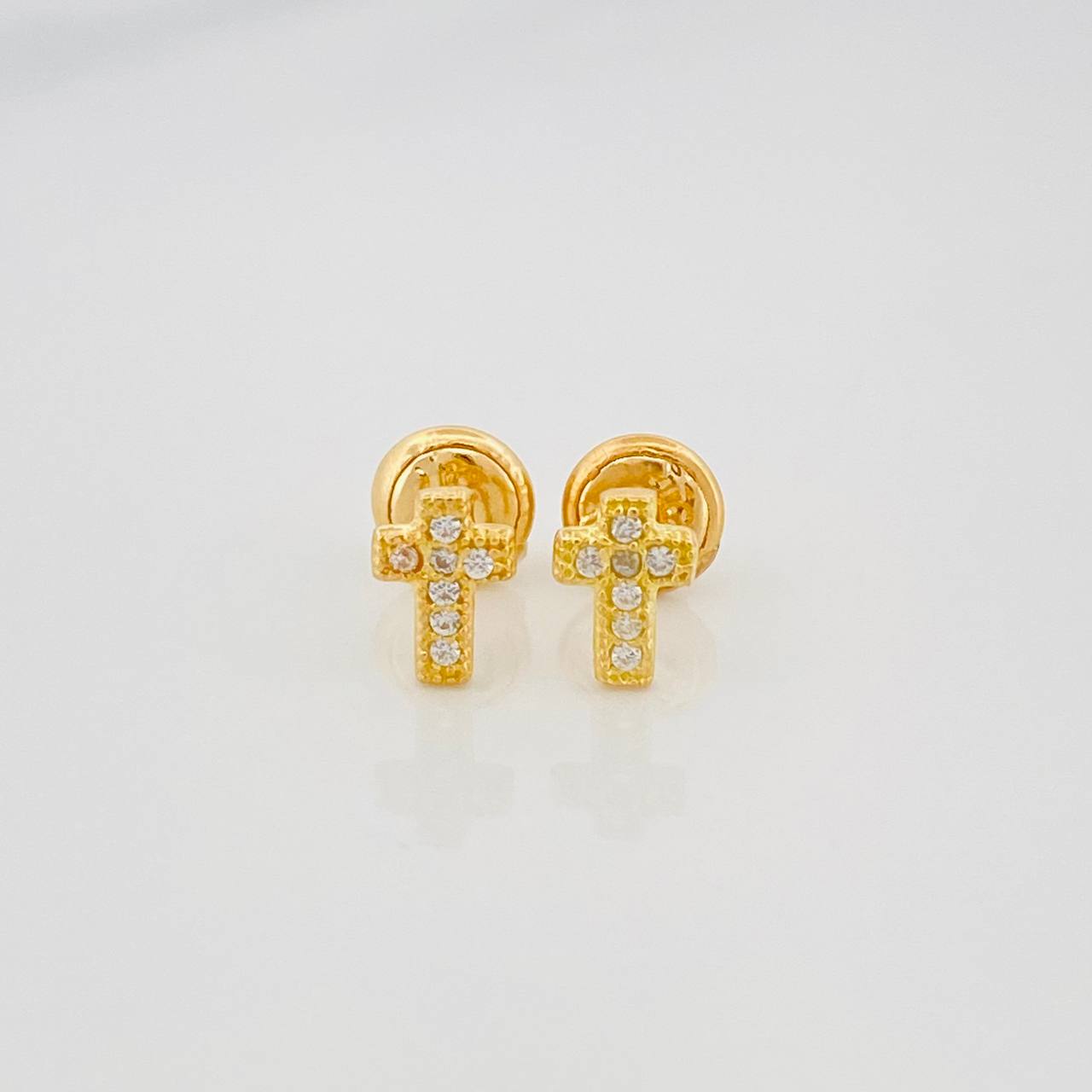 Stud Earrings Cross 0.8 g / in / 4.7 mm Yellow Gold 18K