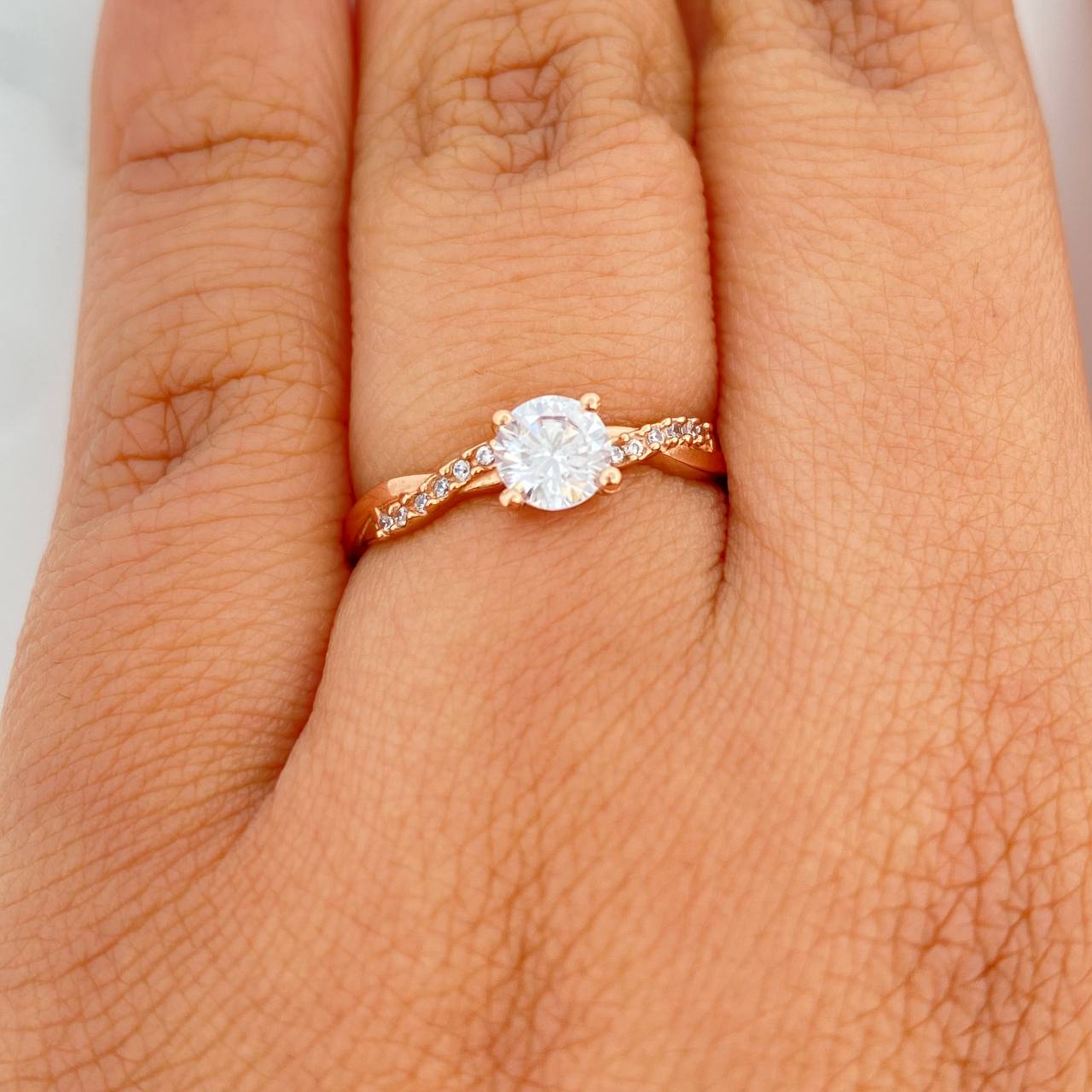 Anillo Solitario Líneas Cruzadas 1.95gr / T6 1/4 / Oro Rosa 18K &