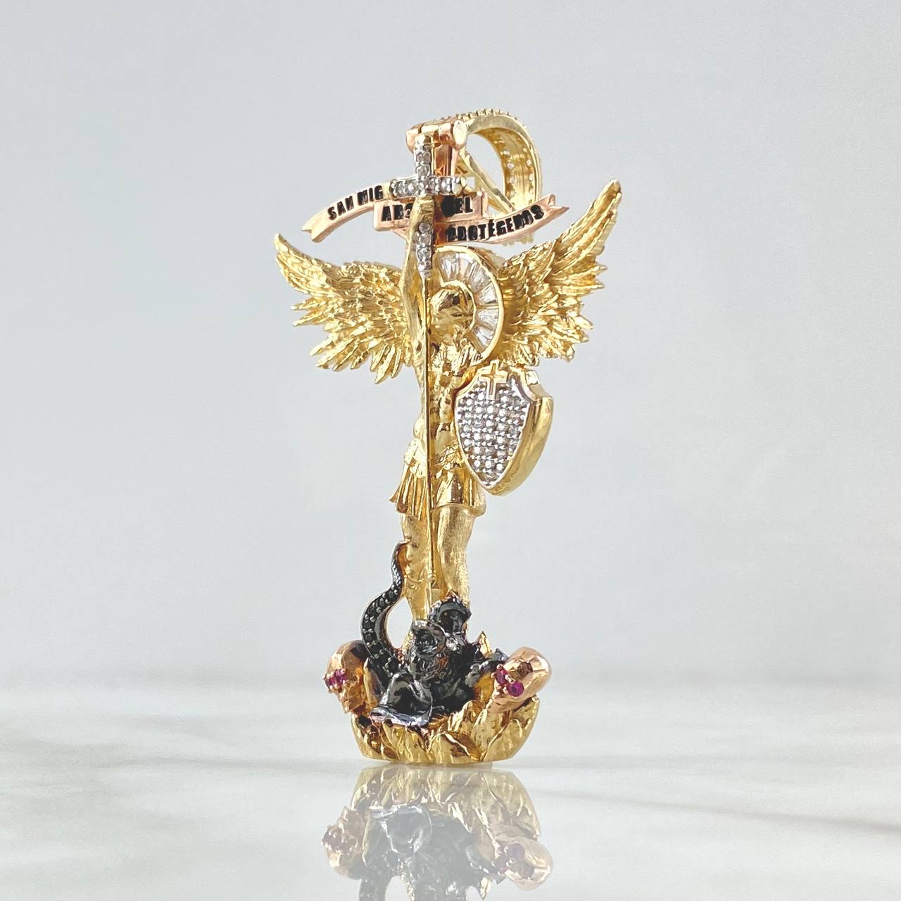 Pendant San Miguel Arcagel 18.4gr / 7.2cm / White Zircon Silhouette Two Yellow Rose Gold 18K *