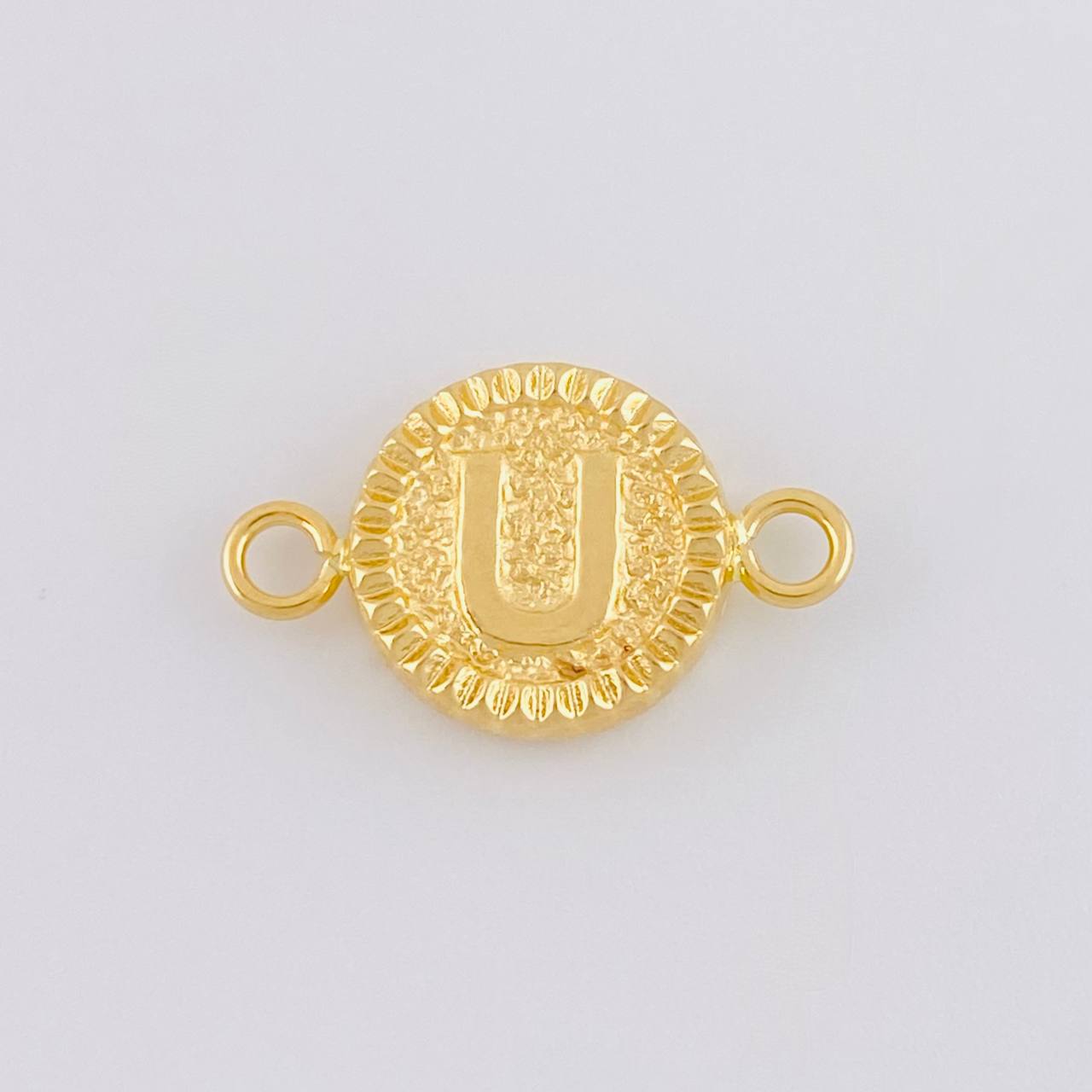 Charm Letter U Framed Border 0.55g / 3/4 in 18K Yellow Gold