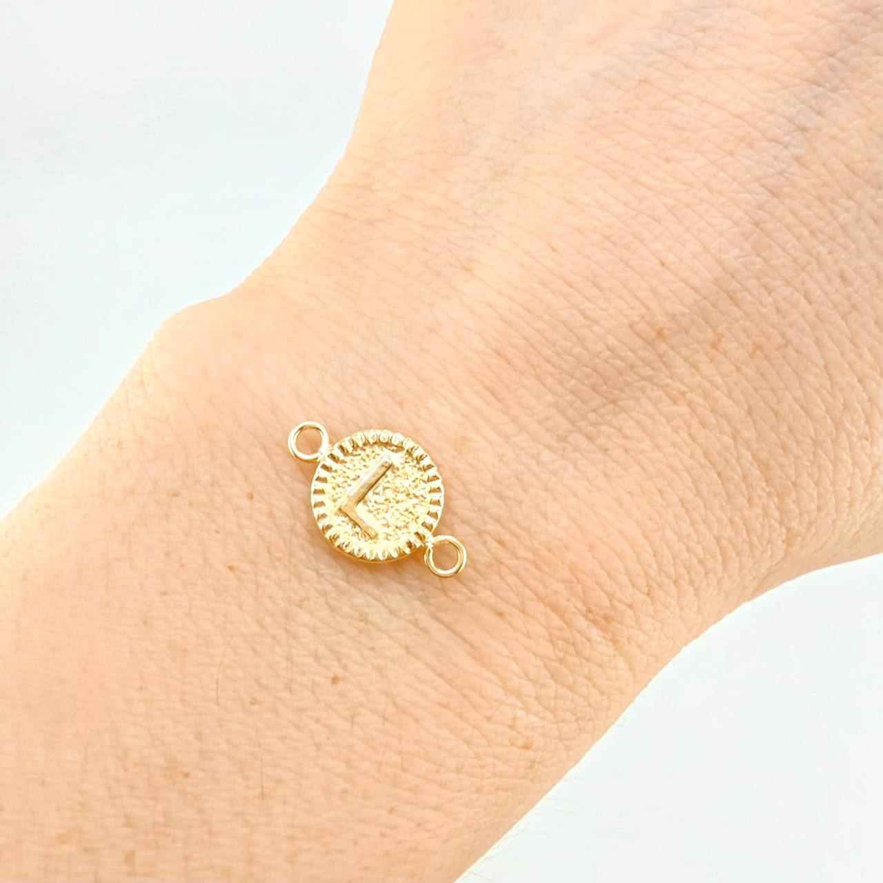 Herraje Letra L Marco Bordeado 0.55g / 3/4 in Oro Amarillo 18K