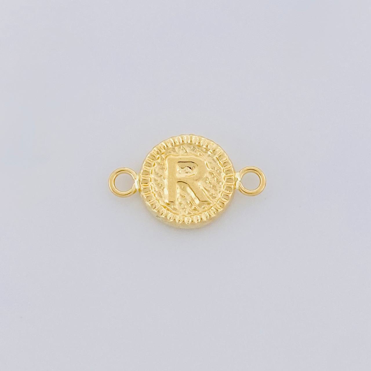 Herraje Letra R Marco Bordeado 0.55g / 3/4 in Oro Amarillo 18K